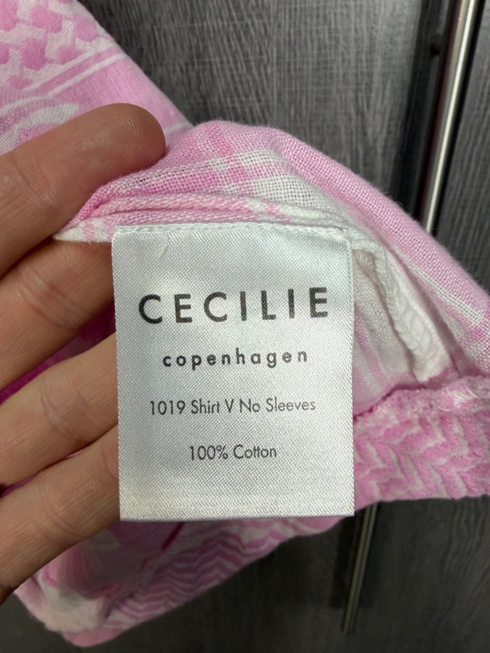 Cecilie Copenhagen V-Neck Sleeve Top
In Pink Women's Medium - Picture 4 of 5